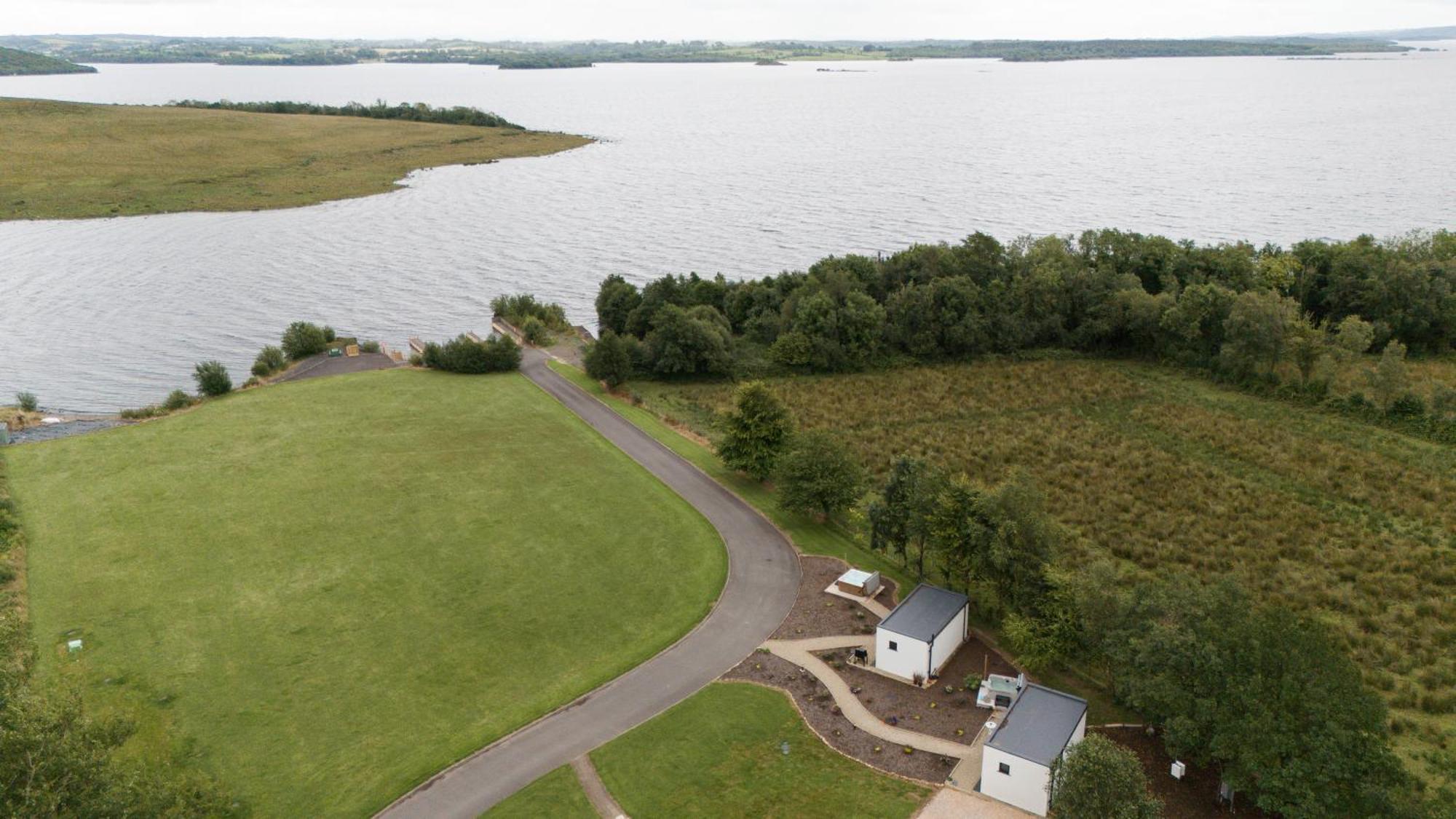 Lakescape - Waterfront Self- Catering Cabins Эннискиллен Экстерьер фото
