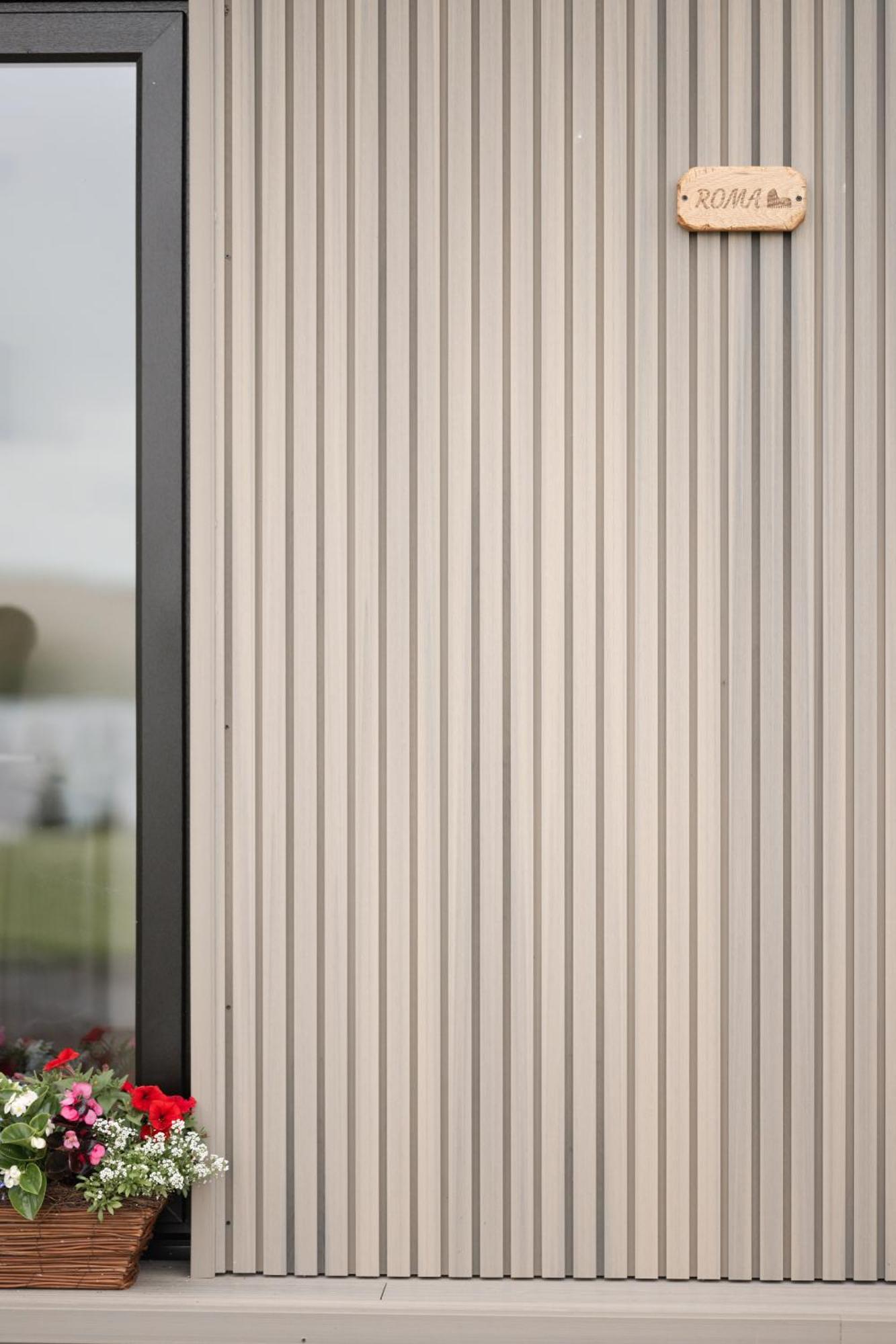 Lakescape - Waterfront Self- Catering Cabins Эннискиллен Экстерьер фото