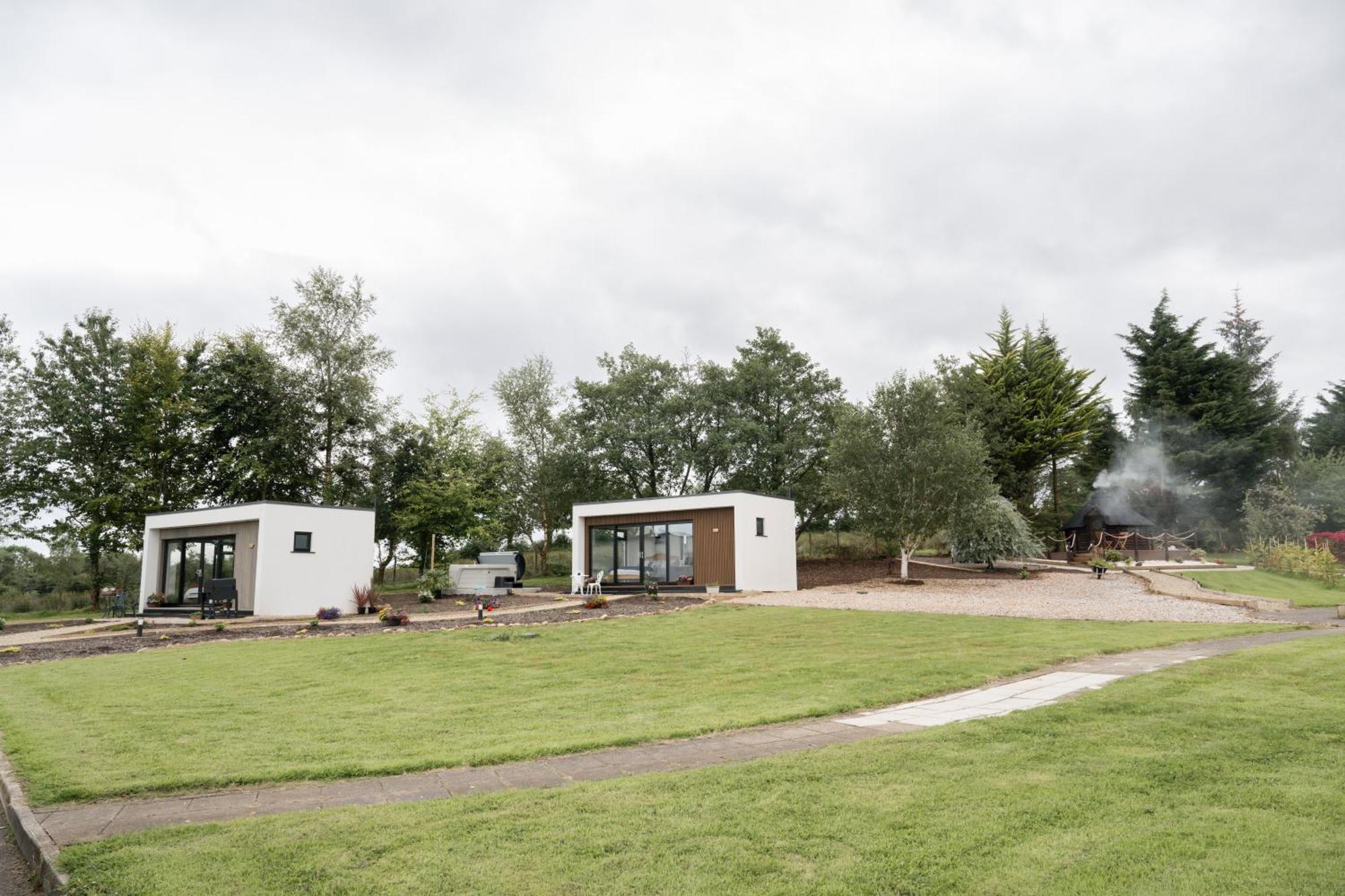 Lakescape - Waterfront Self- Catering Cabins Эннискиллен Экстерьер фото