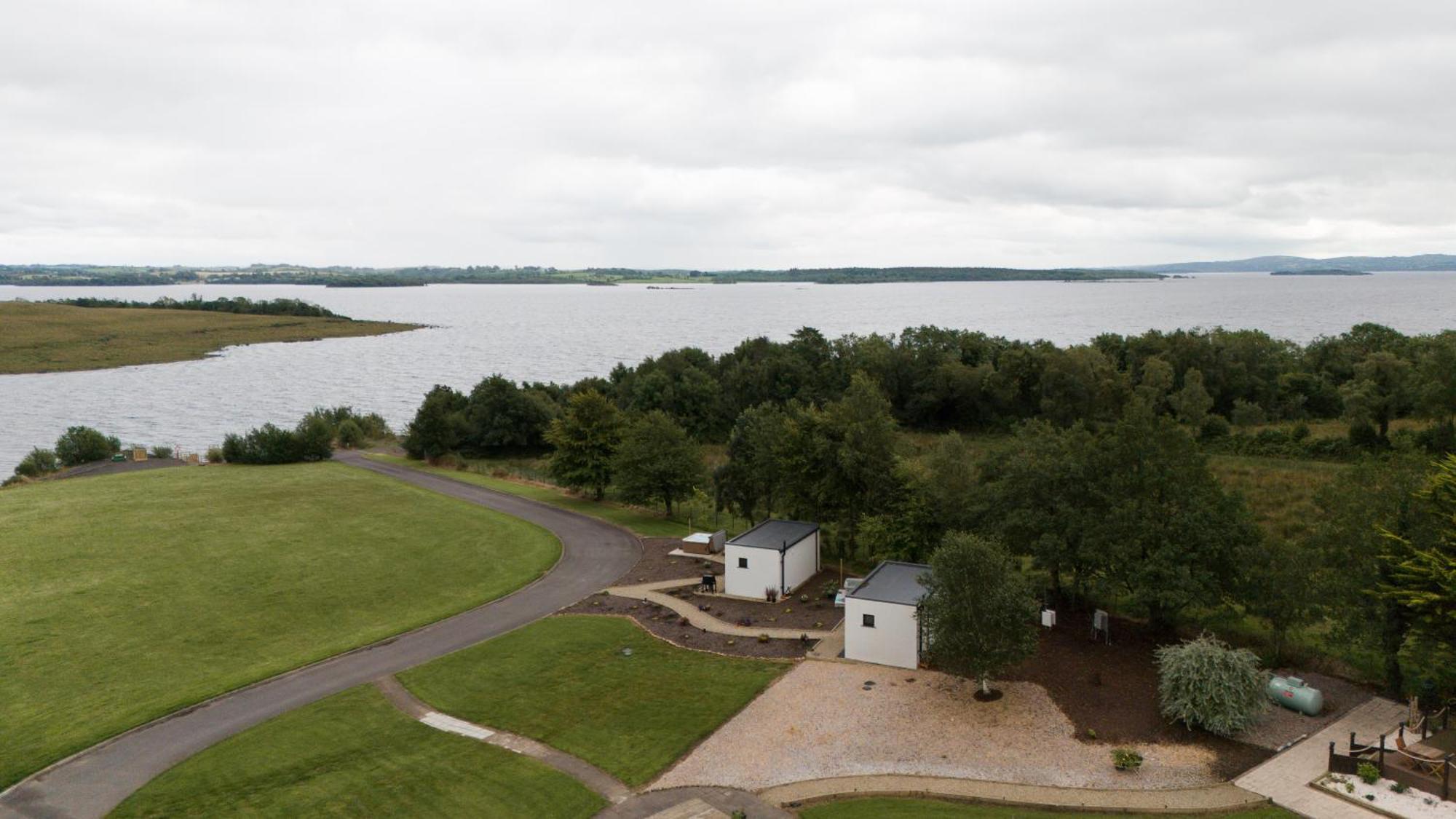 Lakescape - Waterfront Self- Catering Cabins Эннискиллен Экстерьер фото
