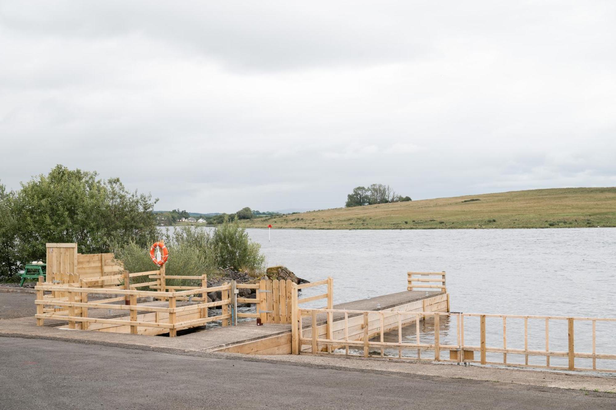 Lakescape - Waterfront Self- Catering Cabins Эннискиллен Экстерьер фото